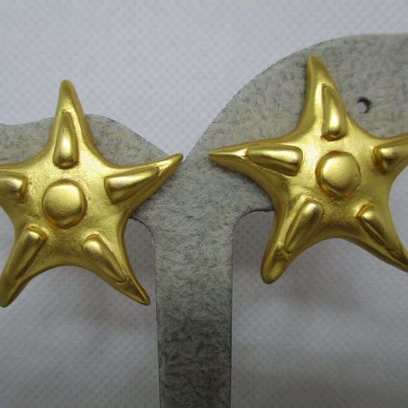 Starfish Matt Finish Gold Tone Clip On Earrings - Picture 2 of 8
